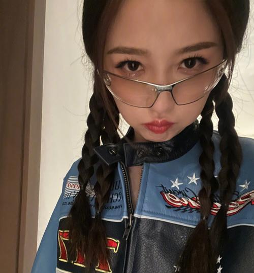 如何拍出酷炫自拍（展现你的个性，成为自拍达人）