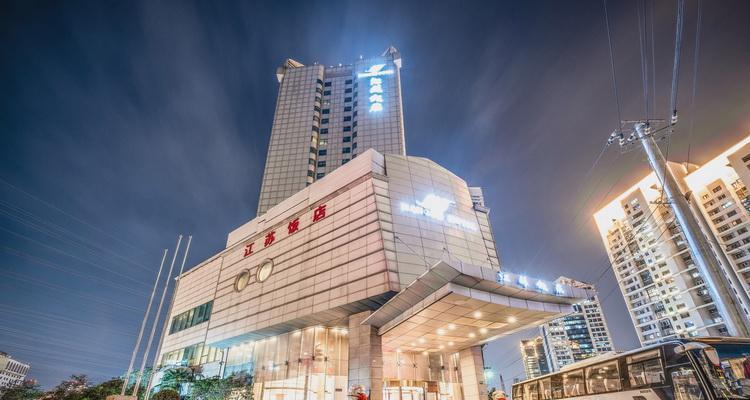 探秘阿波罗夜总会（上海最具魅力的夜总会，体验独一无二的夜晚）
