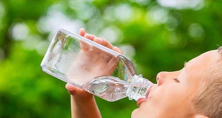 喝生自来水的危害与解决方案（你知道吗？生自来水中的隐藏危机）